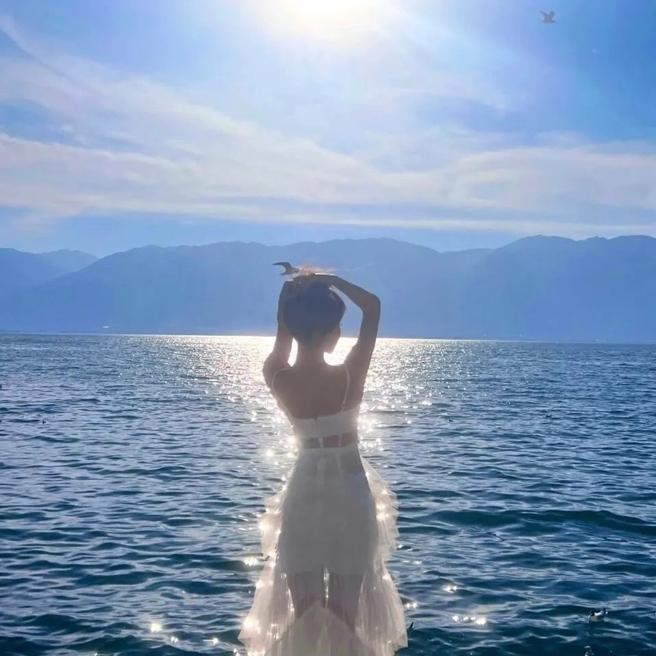 拴线的气球海报